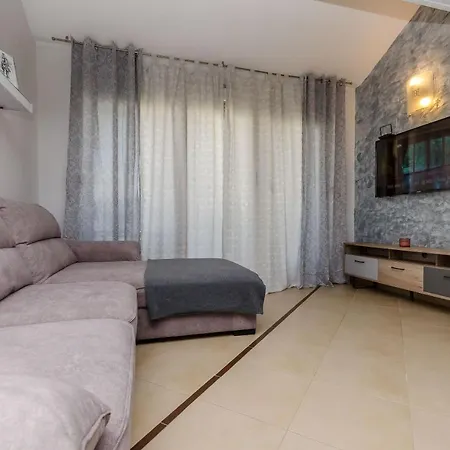 Dora Apartment