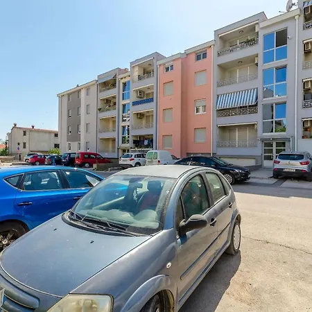 Apartment Dora
