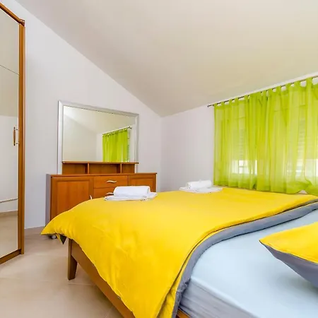 Dora Apartment