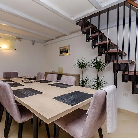 Dora Apartman Trogir